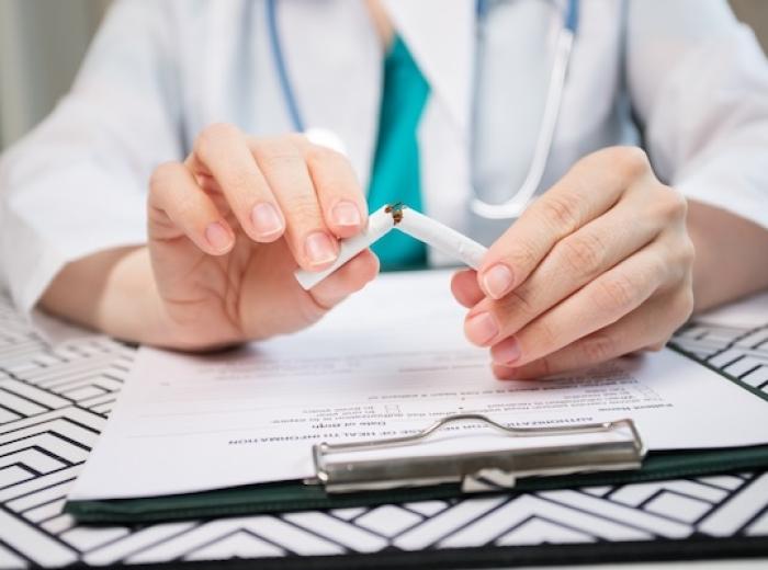 E-cigarettes vs conventional cigarettes. Are both harmful for our oral health?